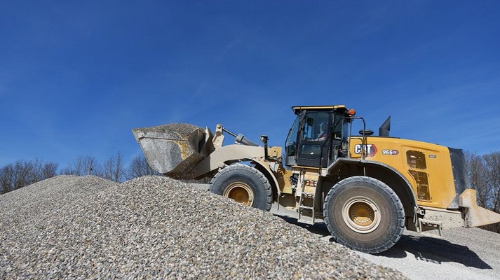 La 966 XE en location : la performance Caterpillar sans l'investissement