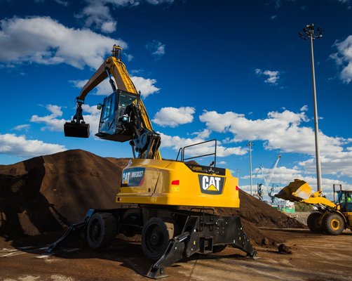 Bennes Preneuses CAT : L'outil incontournable pour la manipulation efficace des matériaux chez Bergerat RENT !