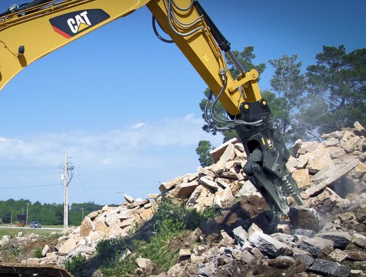 Broyeurs à Béton CAT : Maximisez l'efficacité de vos projets de démolition chez Bergerat RENT !